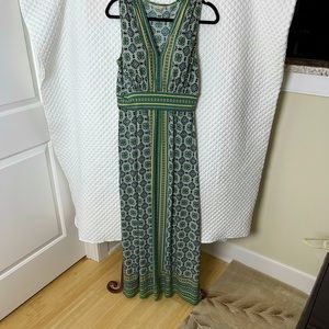 Max Studio sleeveless maxi dress. Vibrant sleek pattern. Easy to wear. Size Med